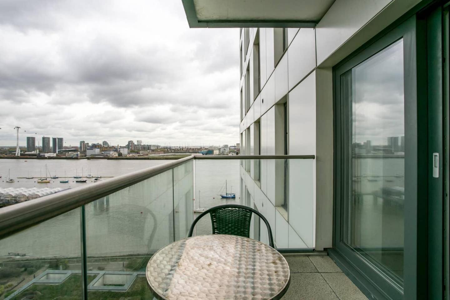 Guestready - Comfort By The Thames, W/ Balcony London Exterior photo